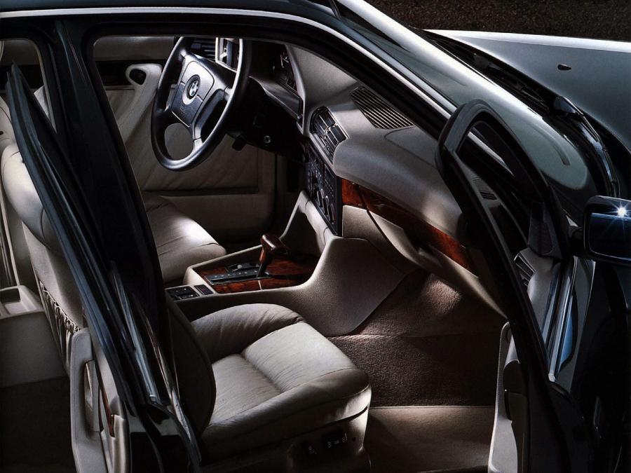  BMW 5-Series Sedan 1987 года  (фото 8 из 10)